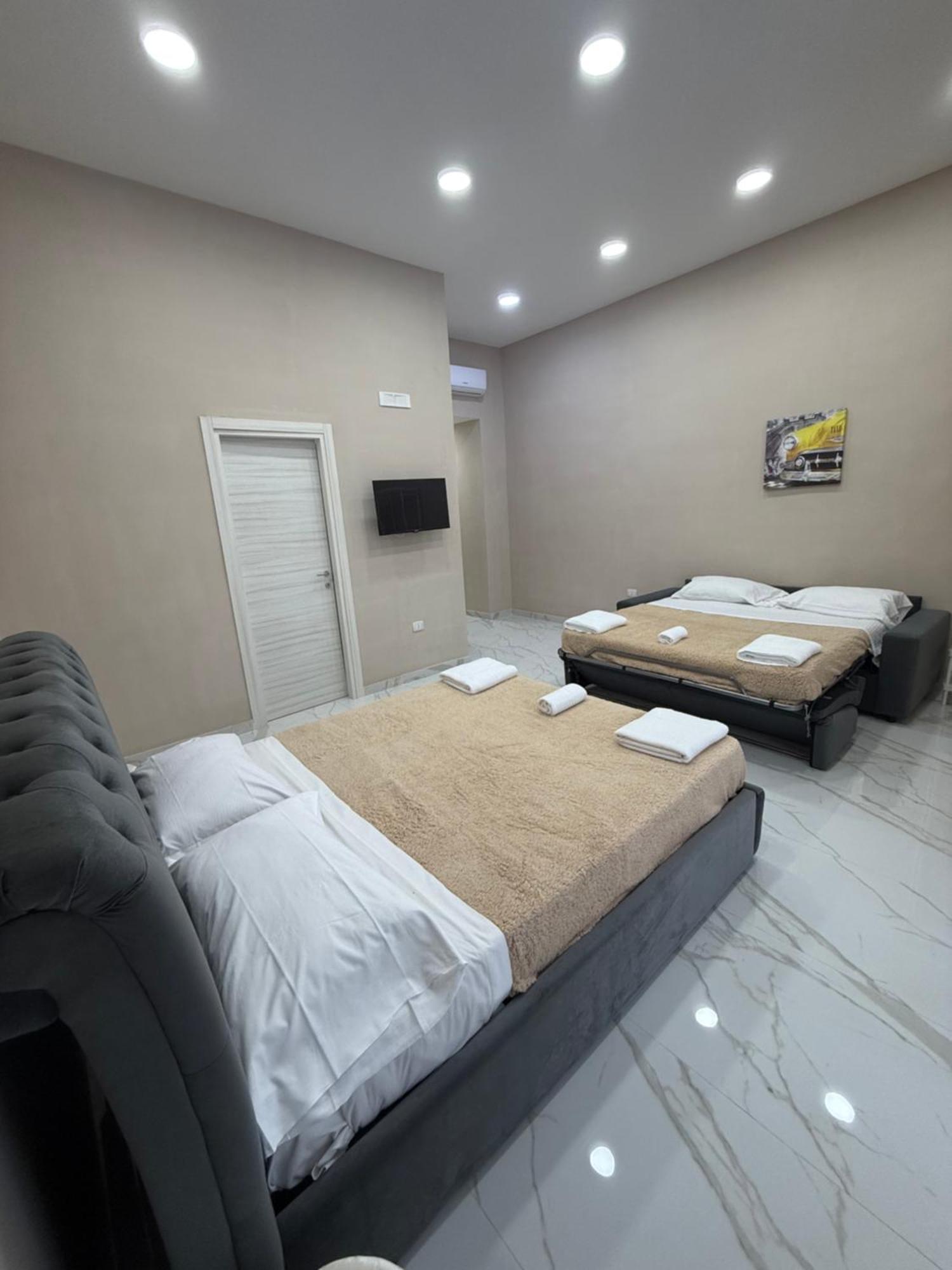 Valentino Caracciolo 105 Appartement Napels Buitenkant foto
