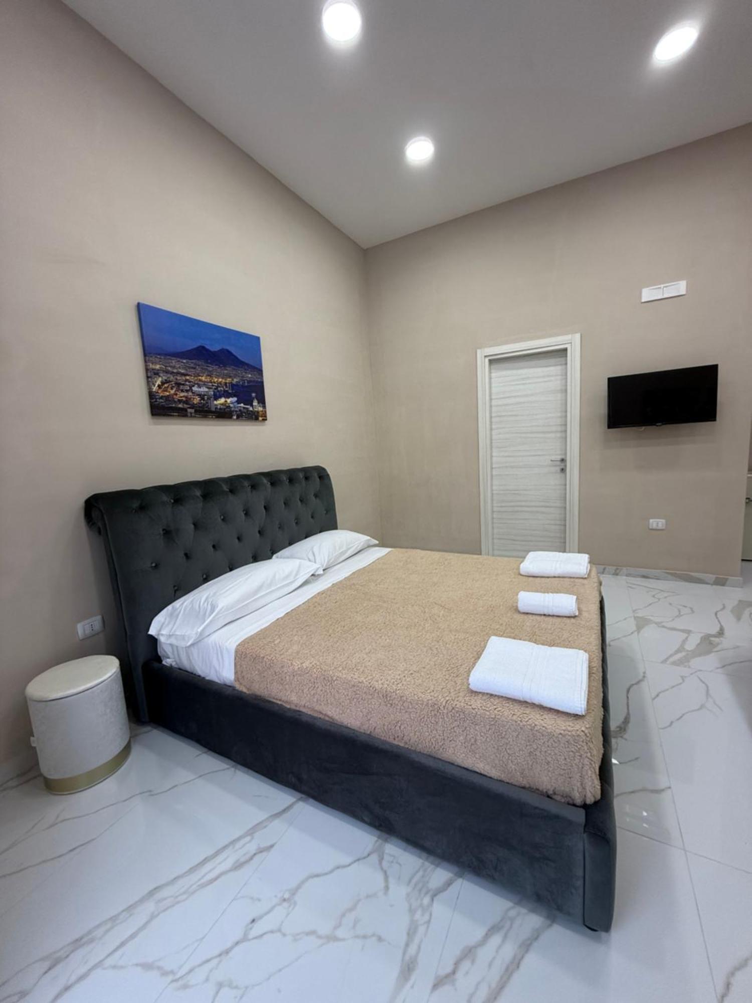 Valentino Caracciolo 105 Appartement Napels Buitenkant foto