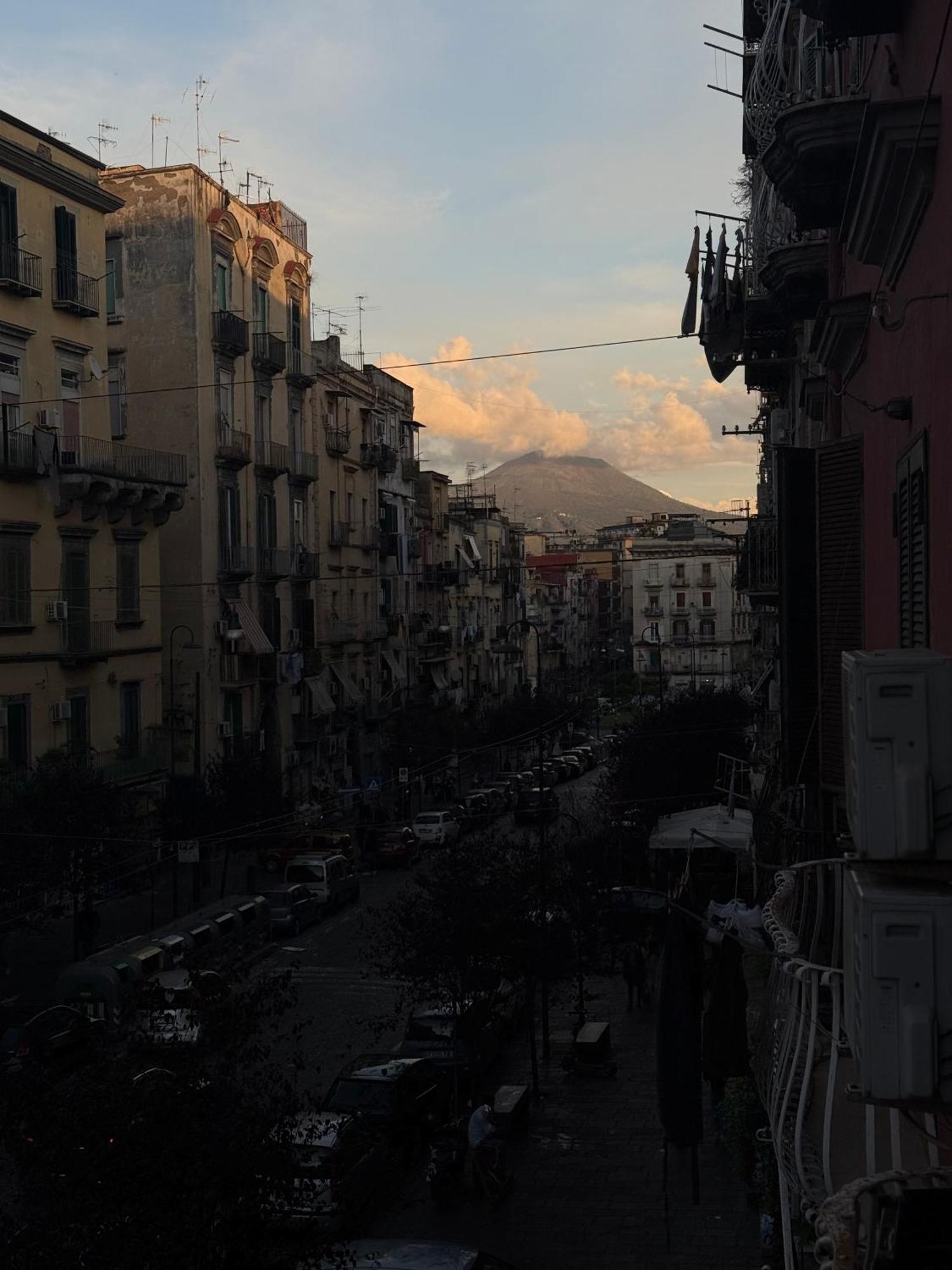 Valentino Caracciolo 105 Appartement Napels Buitenkant foto