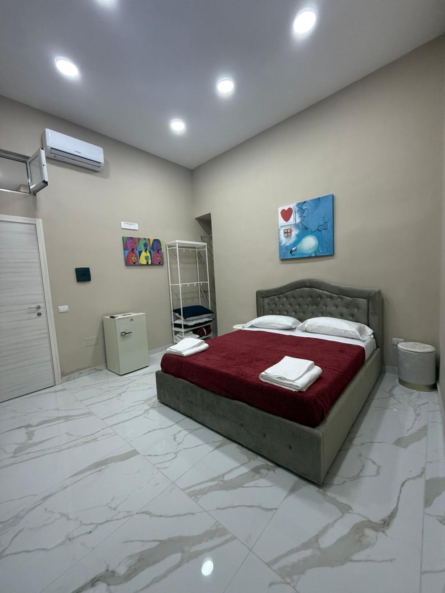 Valentino Caracciolo 105 Appartement Napels Buitenkant foto