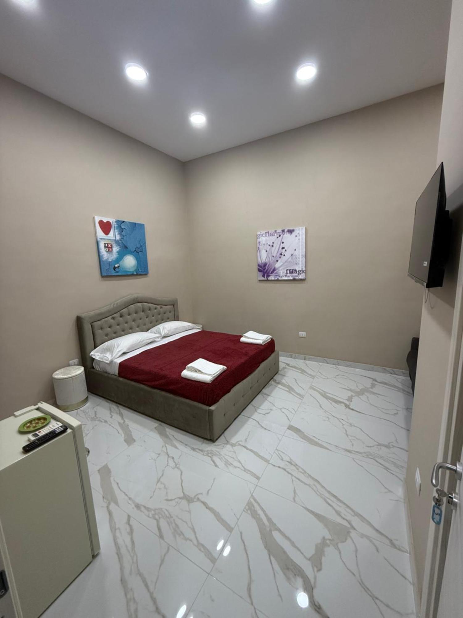 Valentino Caracciolo 105 Appartement Napels Buitenkant foto
