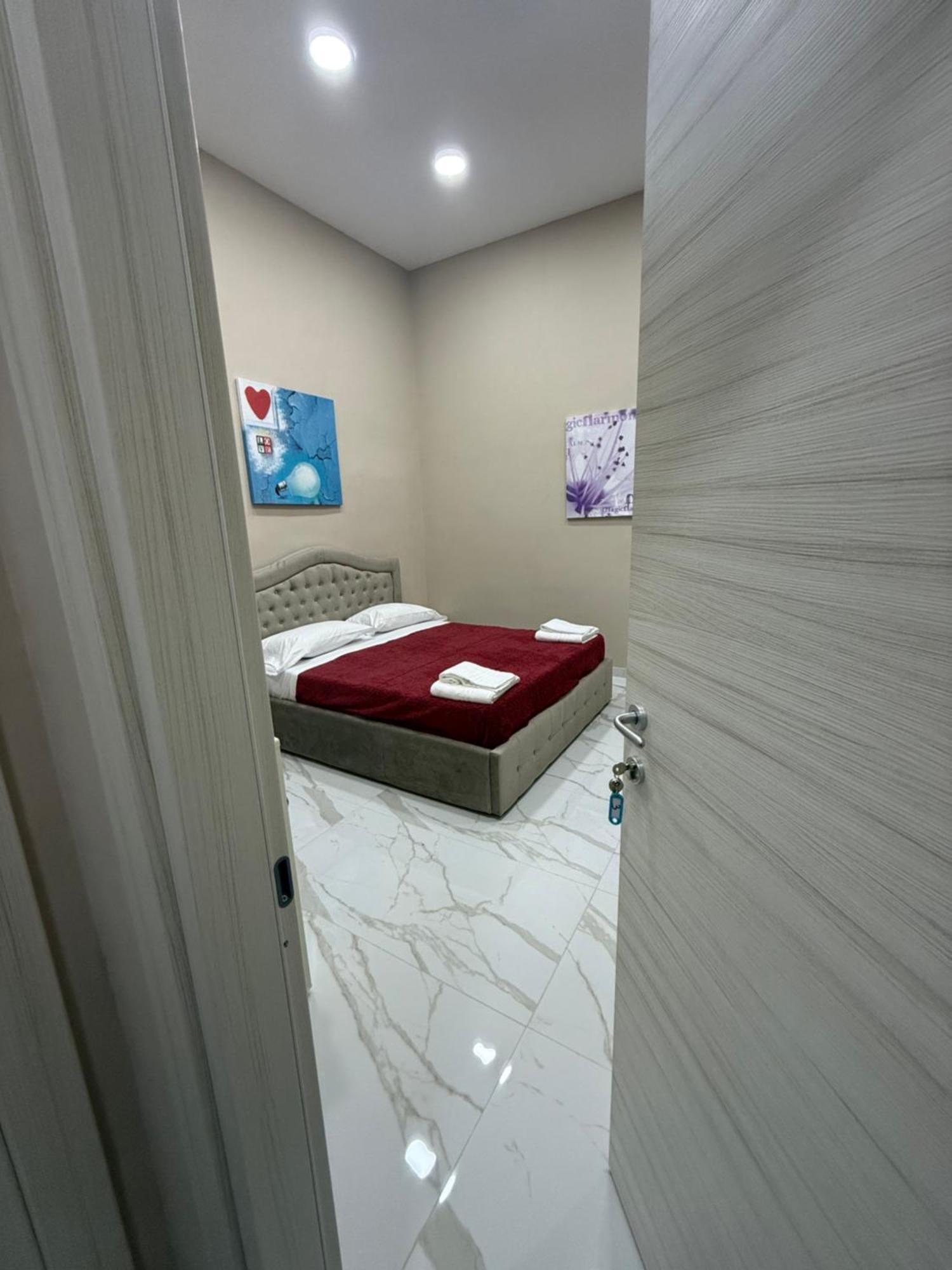 Valentino Caracciolo 105 Appartement Napels Buitenkant foto