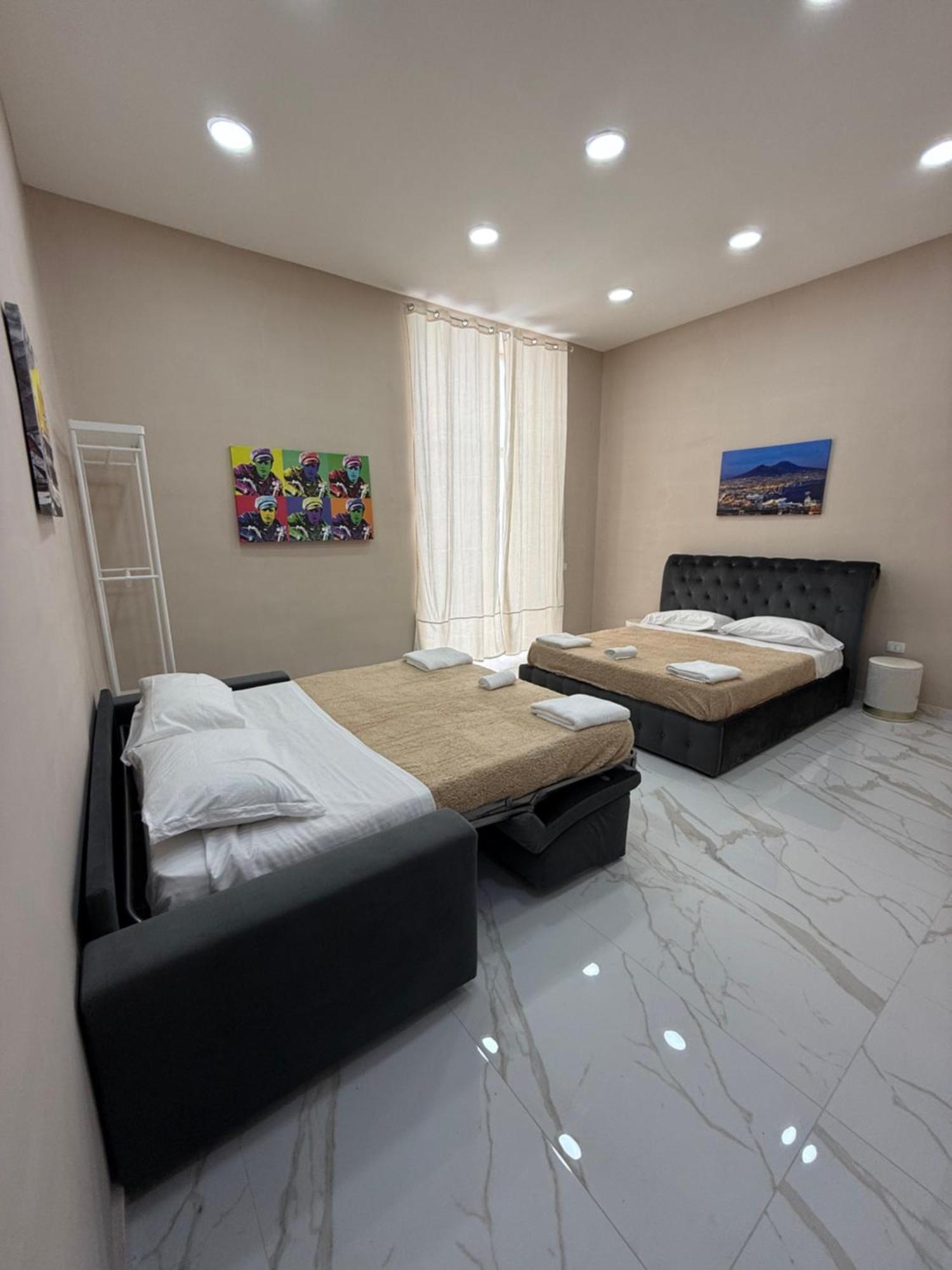 Valentino Caracciolo 105 Appartement Napels Buitenkant foto