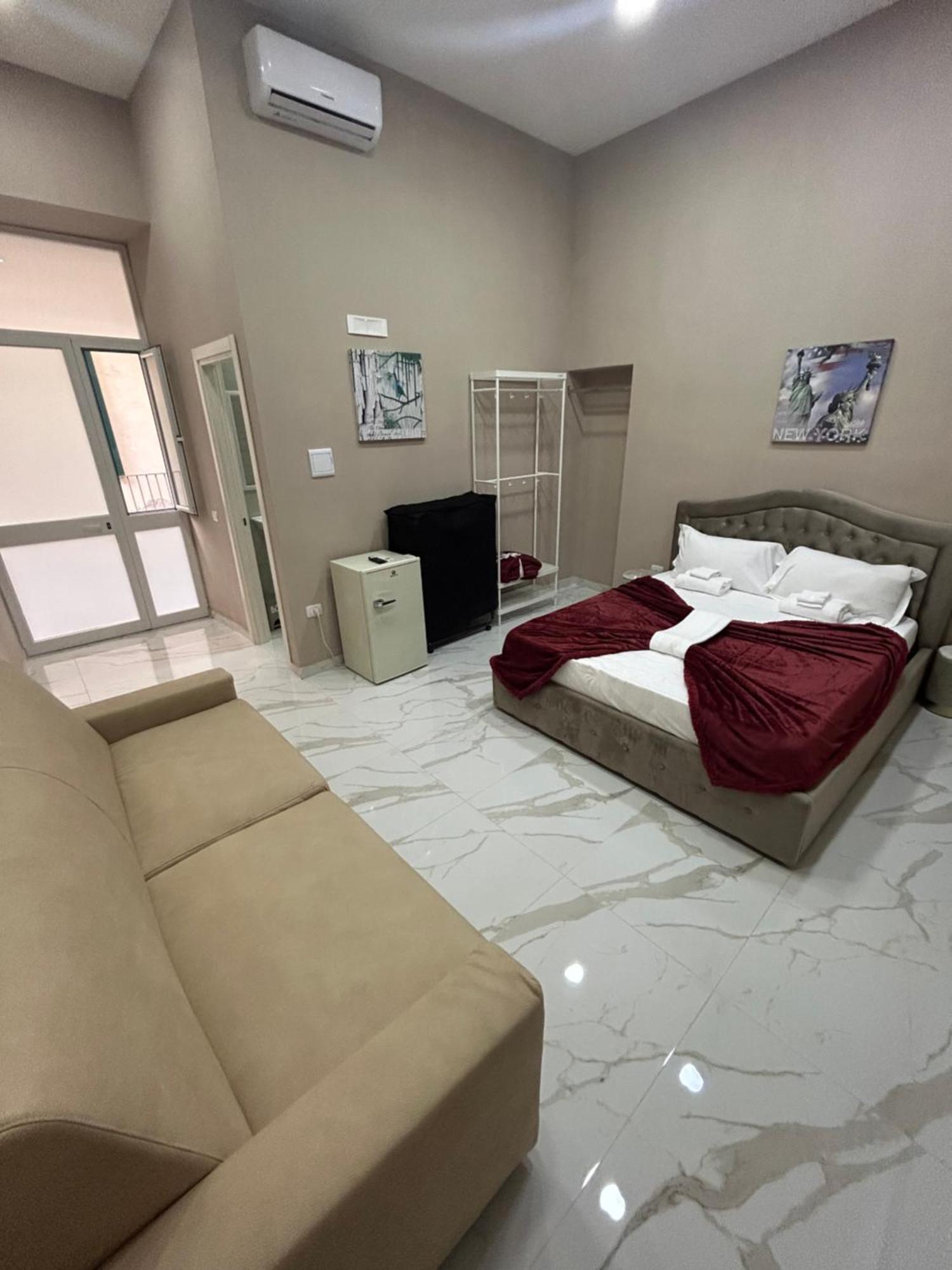Valentino Caracciolo 105 Appartement Napels Buitenkant foto