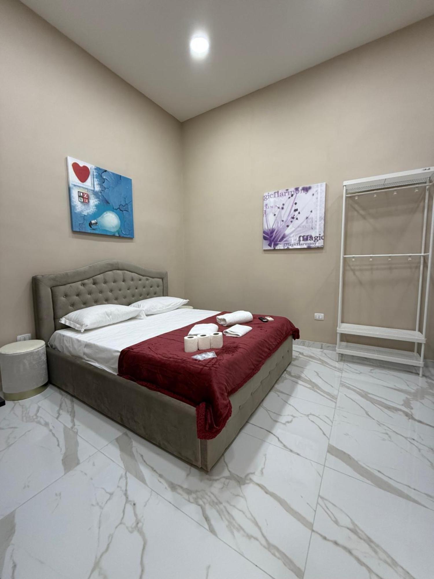 Valentino Caracciolo 105 Appartement Napels Buitenkant foto