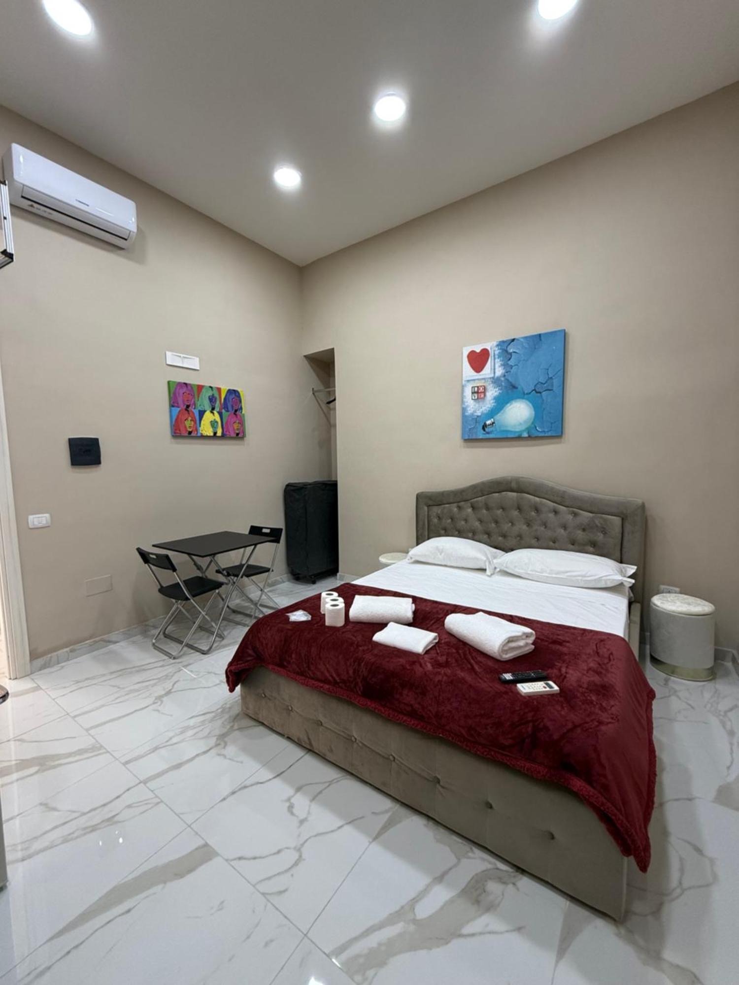 Valentino Caracciolo 105 Appartement Napels Buitenkant foto