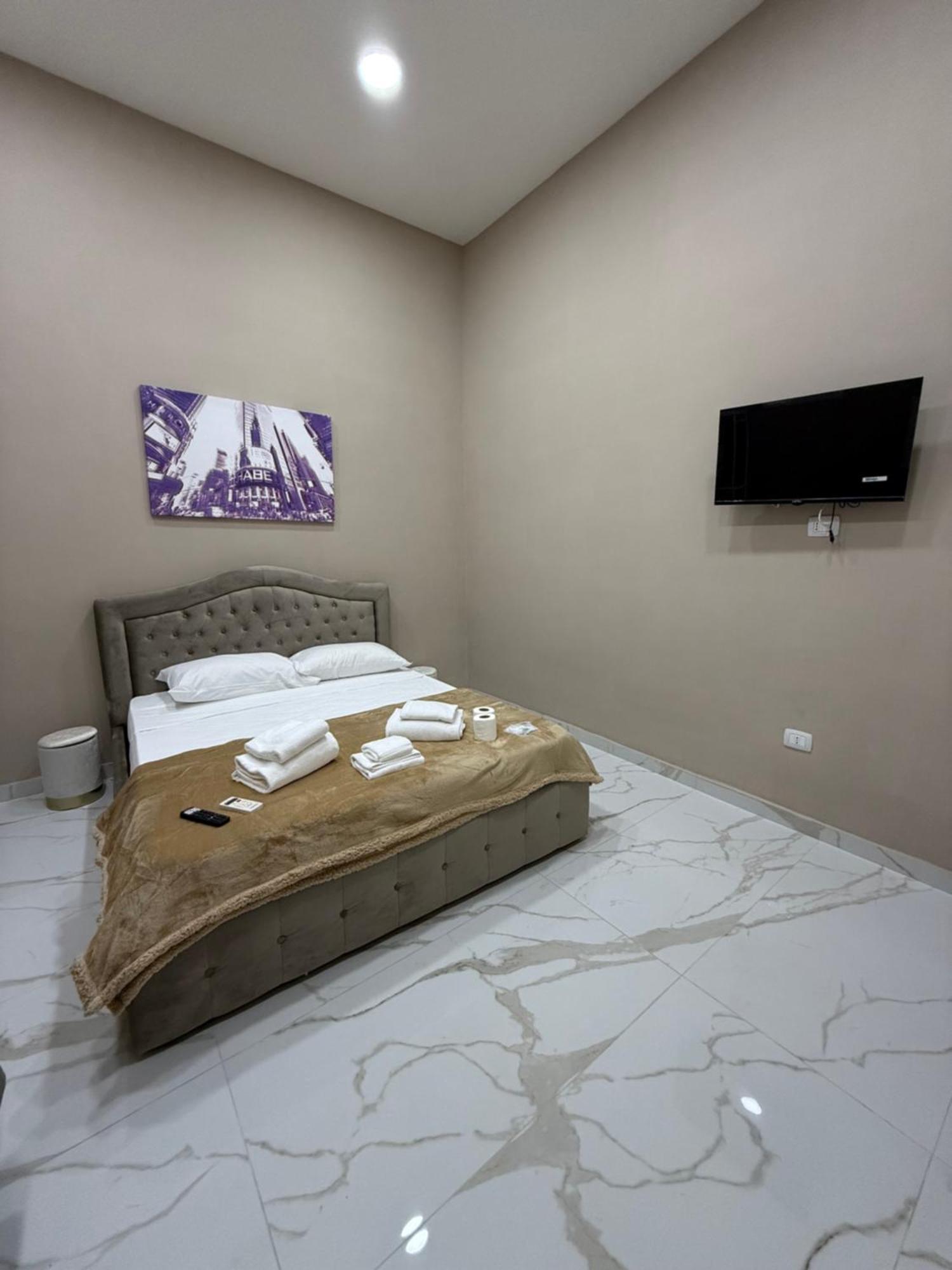 Valentino Caracciolo 105 Appartement Napels Buitenkant foto
