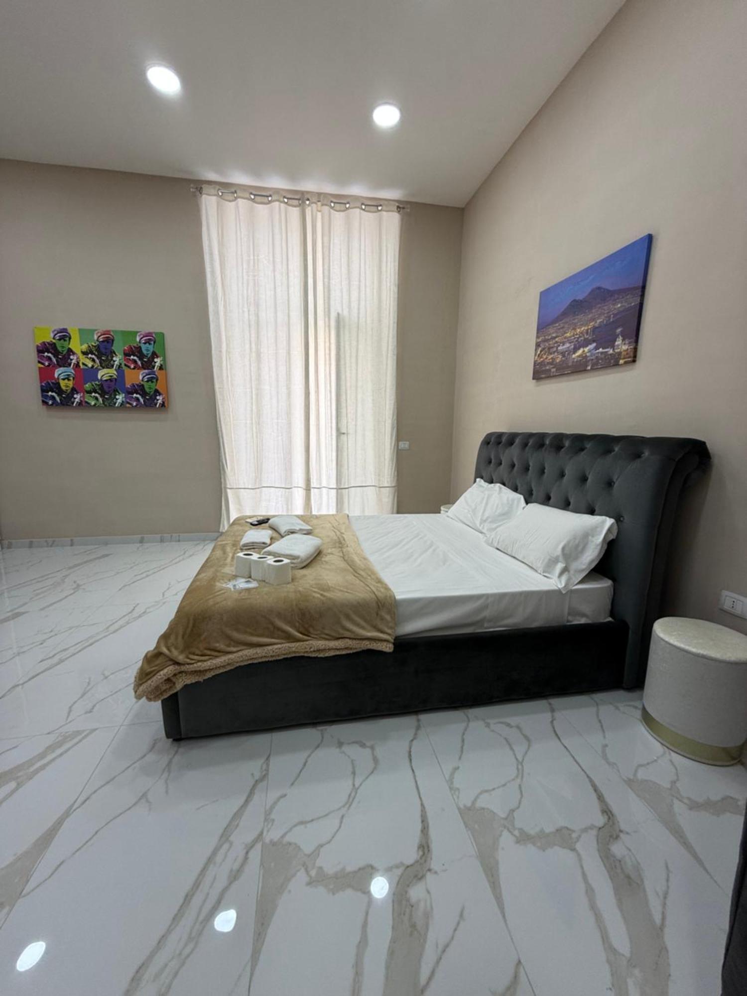 Valentino Caracciolo 105 Appartement Napels Buitenkant foto