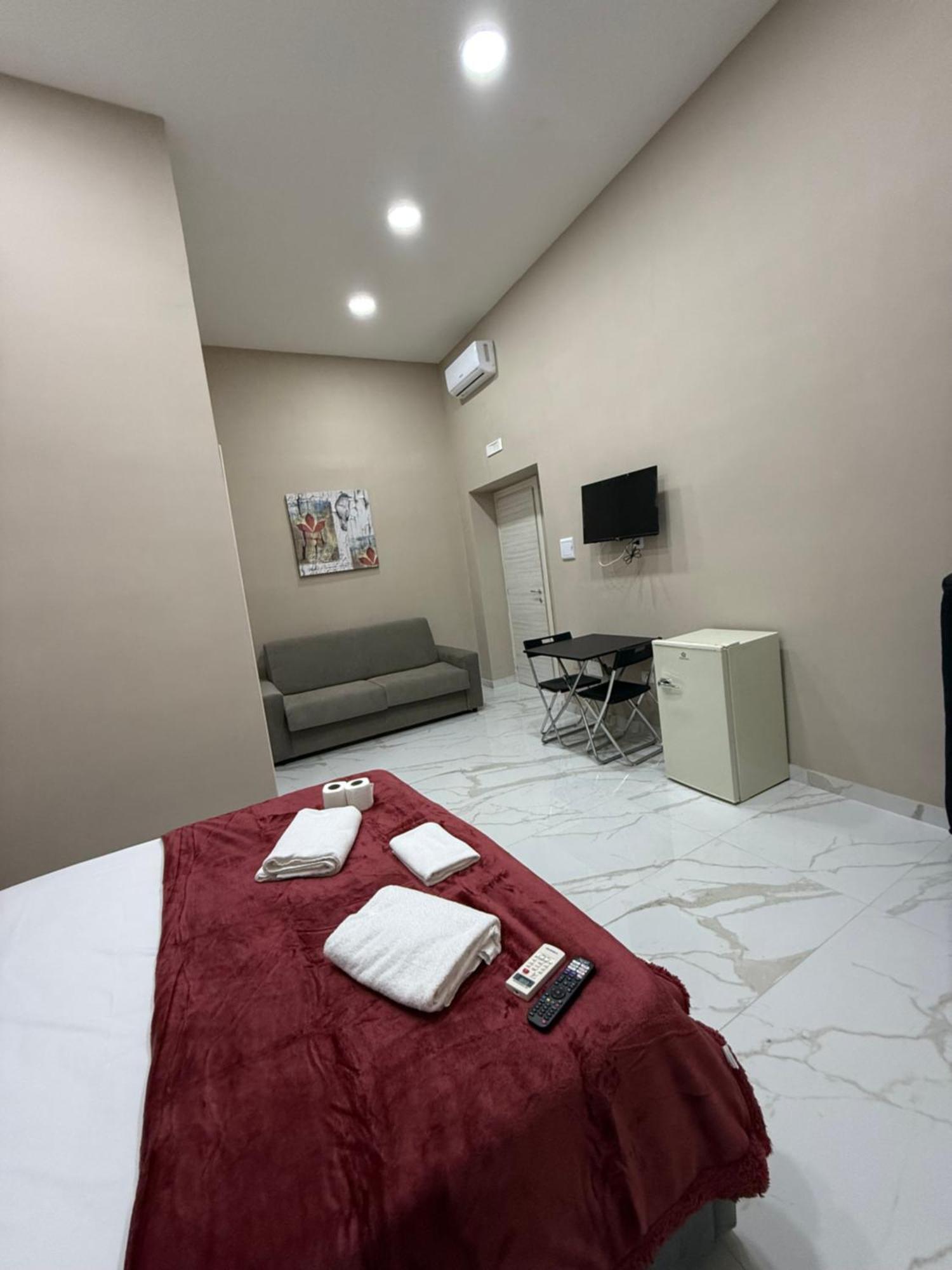 Valentino Caracciolo 105 Appartement Napels Buitenkant foto