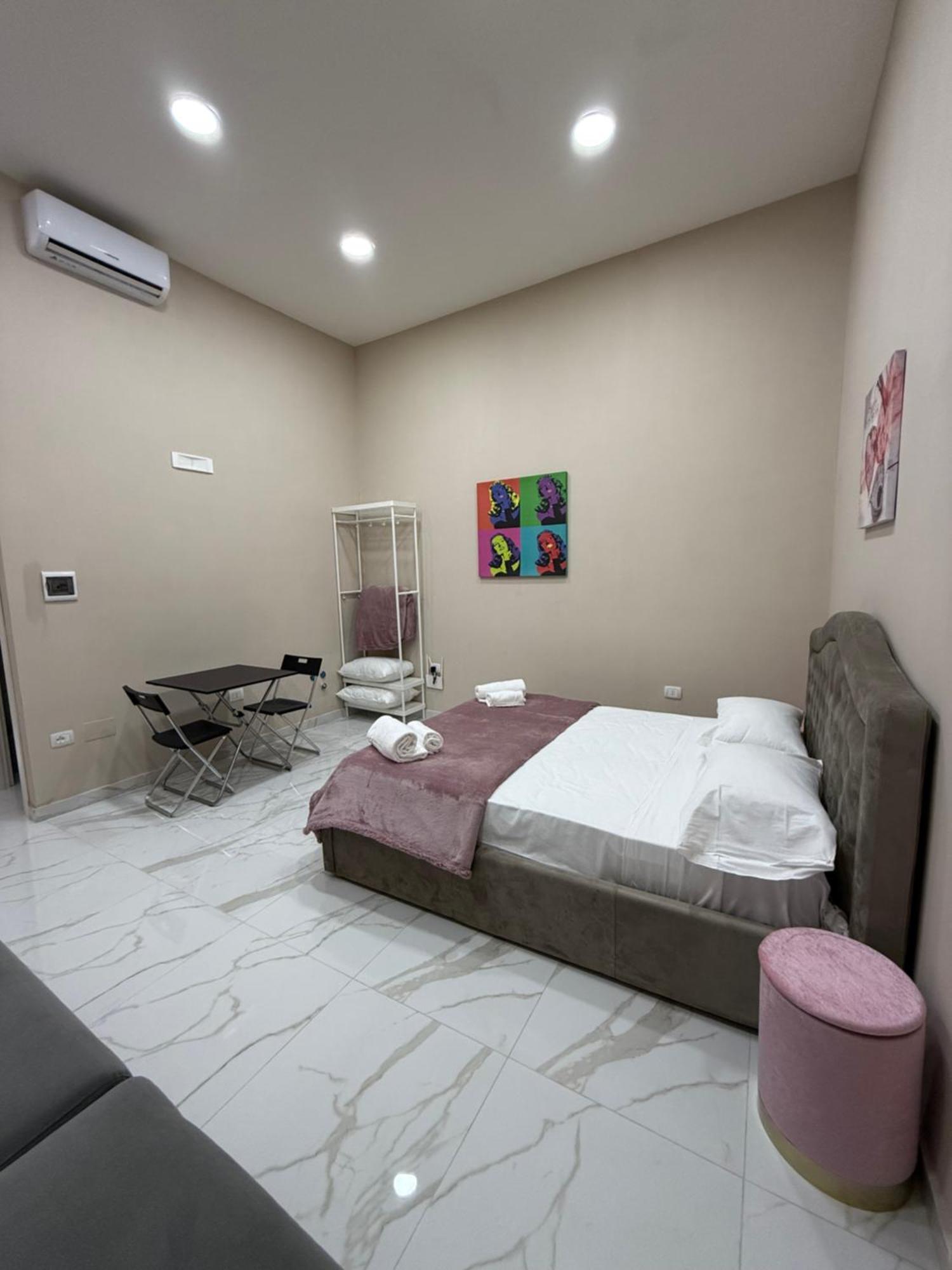 Valentino Caracciolo 105 Appartement Napels Buitenkant foto