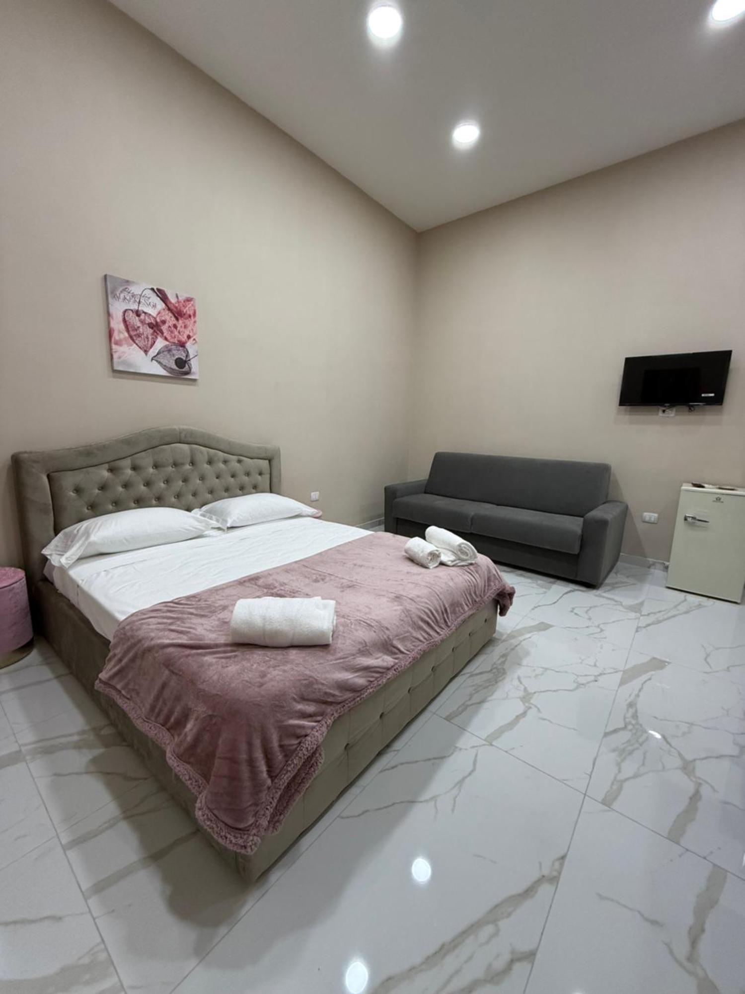 Valentino Caracciolo 105 Appartement Napels Buitenkant foto